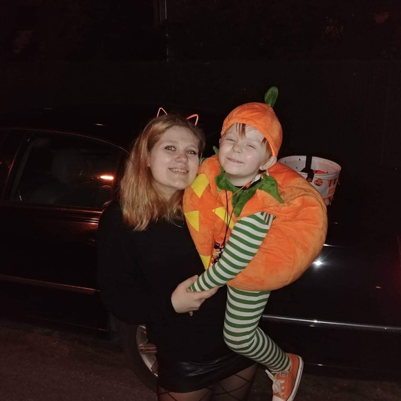 Meet your Posher, Meagan - Picture 3 of 8